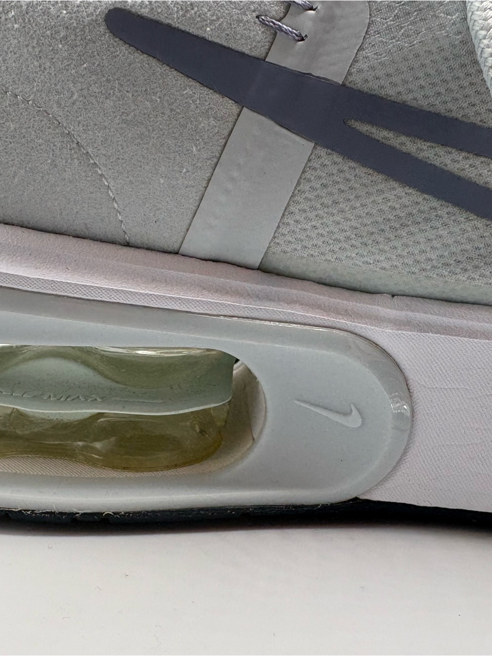 Nike Air Max Gray/White Interlock Lightweight Sneaker Women’s Size 8 DQ2904-400 - Picture 3 of 13